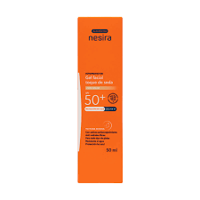 Gel Facial toque seda SPF50+ con color